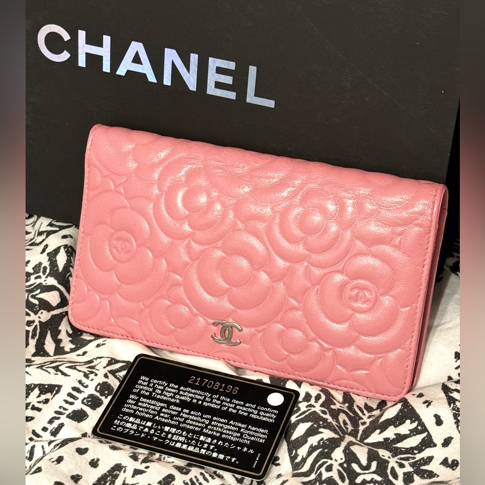 Chanel pink Camellia long wallet with authenticity card